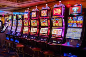 1971 casino স্লট গেম লবি — রঙিন স্লট মেশিন ও জ্যাকপট স্ক্রিন